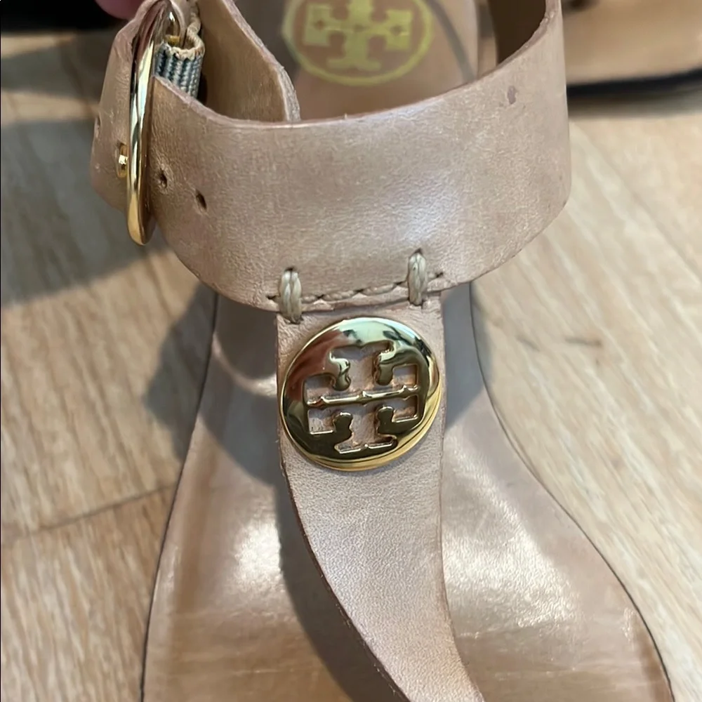 Tory Burch Block Heel Tan Sandals with T-Strap Design 7.5 - Picture 4 of 6